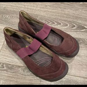 Keen Sienna Purple/Pink Suede Ballet Flat With Elastic Strap Slip On. W8